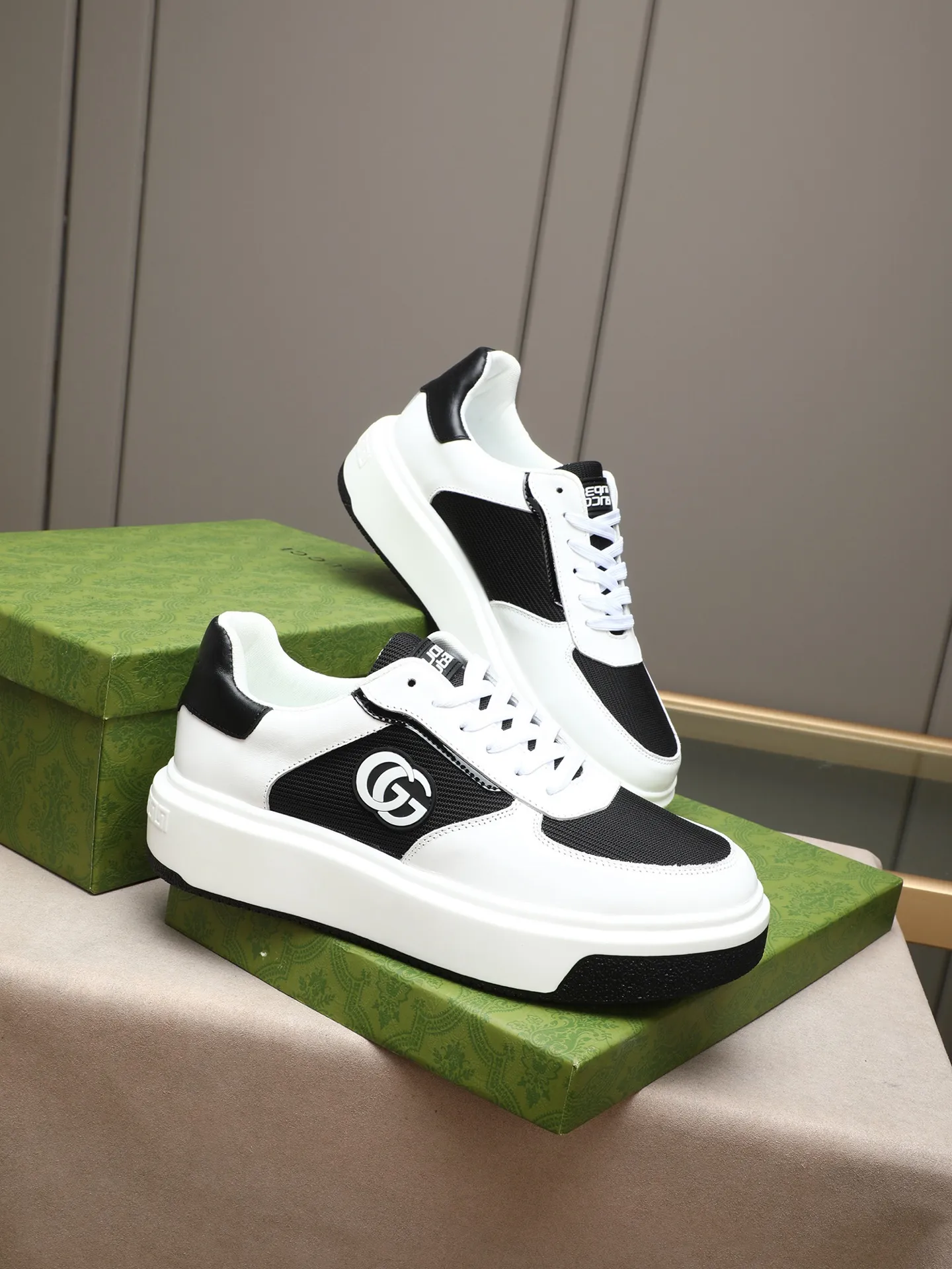 Men's shoes 💰480 New men's shoes GUCCI Fashion trend Made of first-layer calfskin ➕ washed sheep lining! The foot feels super comfortable and the workmanship is impeccable. Foam ultra-light outsole, size: 38-44 (45 customized) 3 colors to choose from!